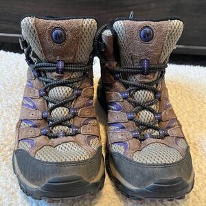 Merrell Moab women’s hiking boot size 7 vibram sole